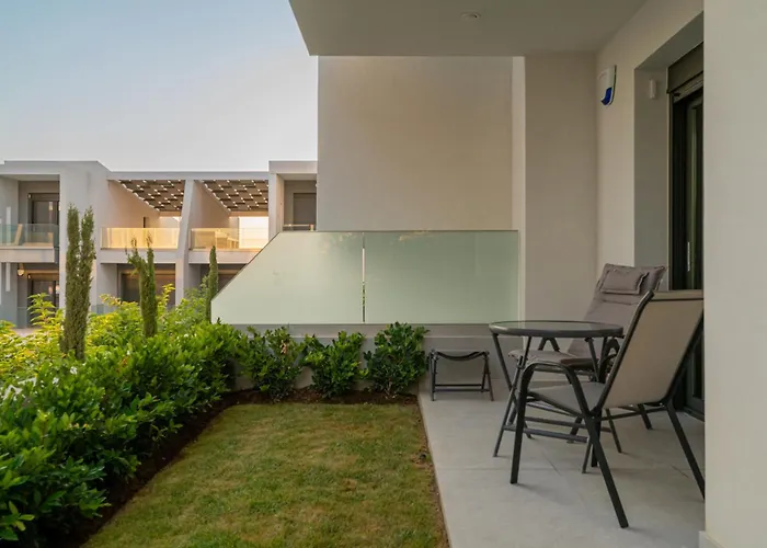 Sithoniars Emerald Luxury *